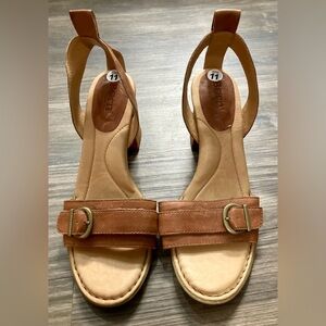 NWOB Born Tahlia Women’s Size 11 Brown Luggage Ankle Strap Sandals